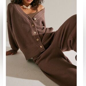 Hailee sweater set sz S NWT, this color sold out on line. Price is firm.